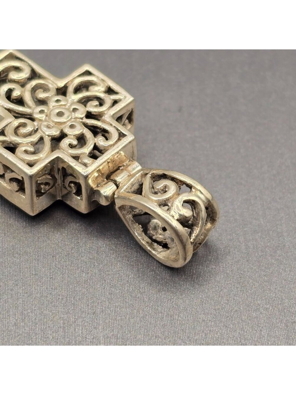 VTG Sterling 925 Filigree Cross Pendant Reversible Floral Scrollwork Signed SE - Picture 5 of 10